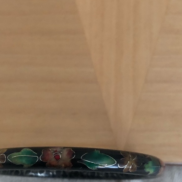 Black ceramic look bangle, with green, peach, red, gold flowers - Picture 3 of 3